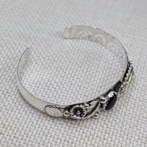 Vintage Sterling Silver Cuff Bracelet Black Onyx Florida Keys Small Wrist - Picture 2 of 15